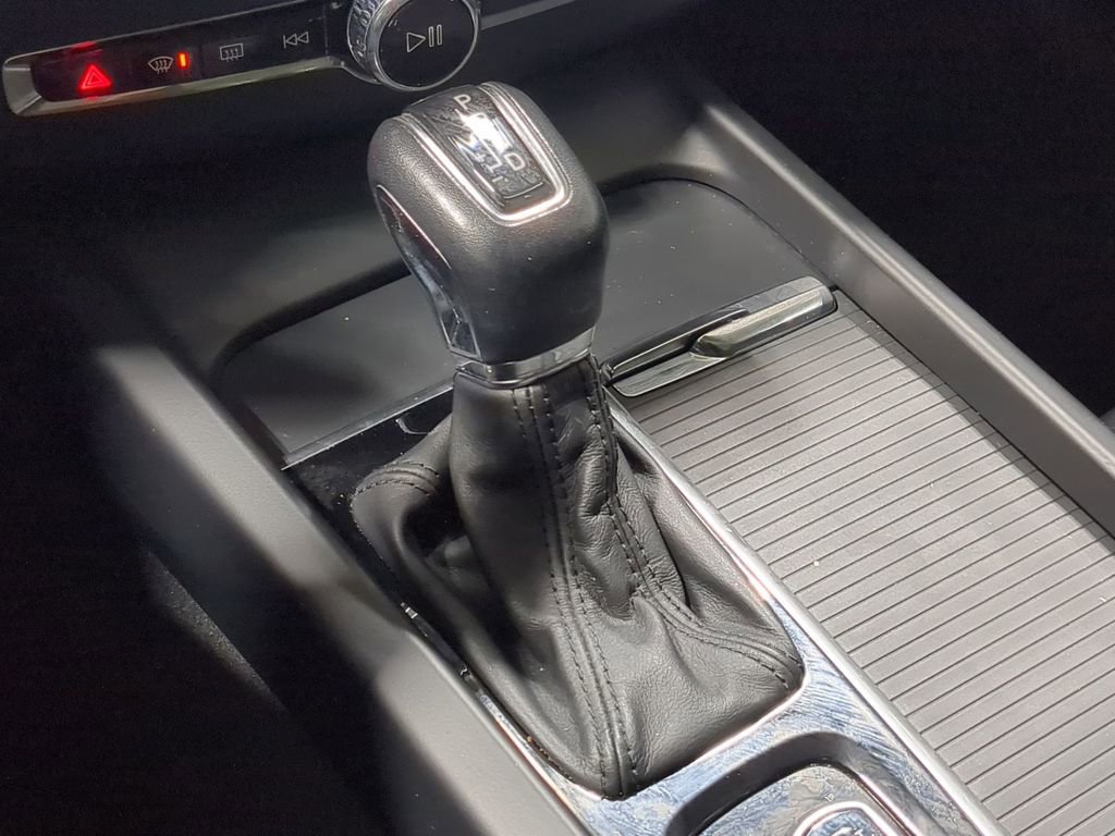 Used 2020 Volvo XC60 T6 Momentum image 38