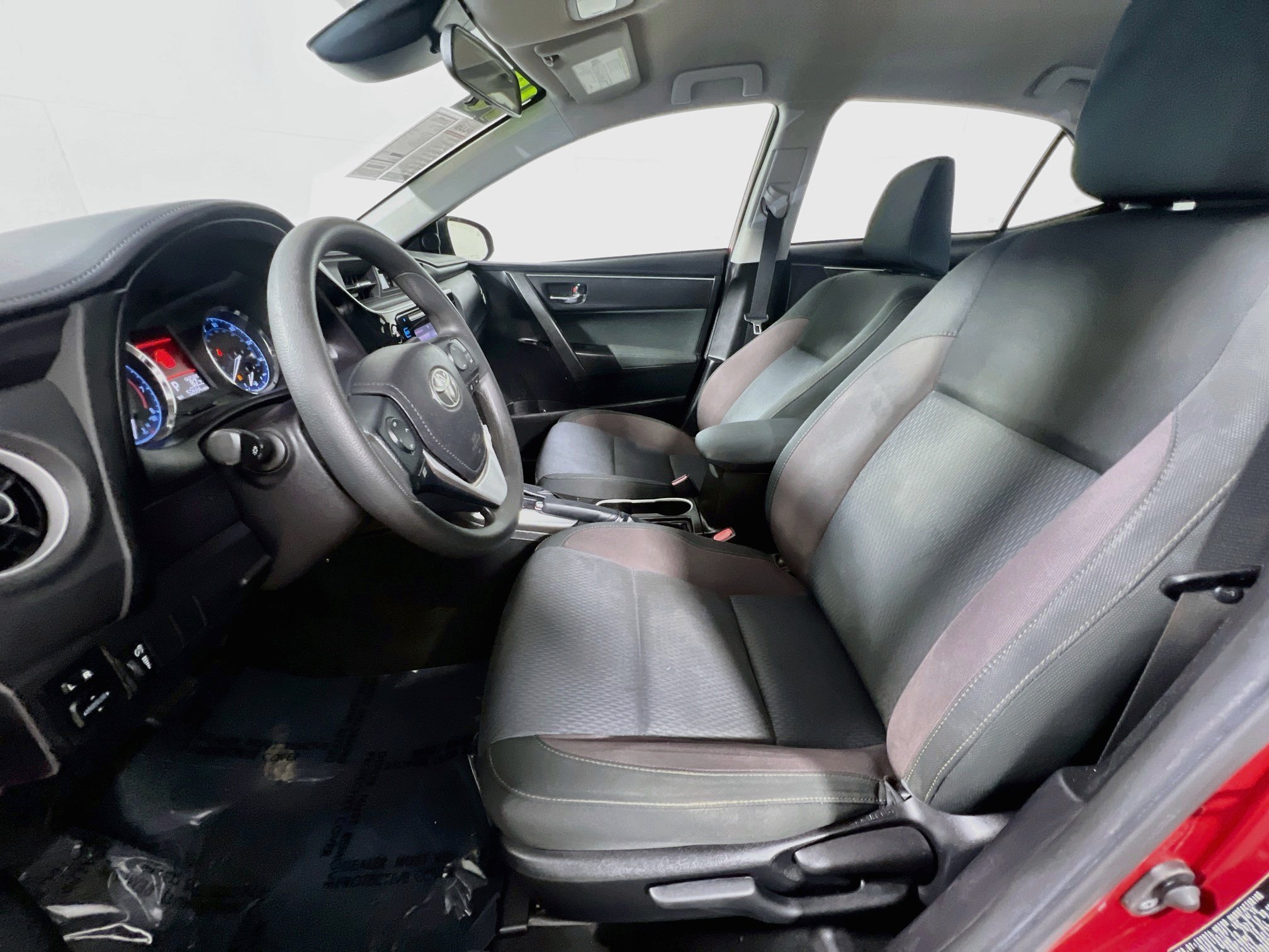 Used 2018 Toyota Corolla LE FWD image 15