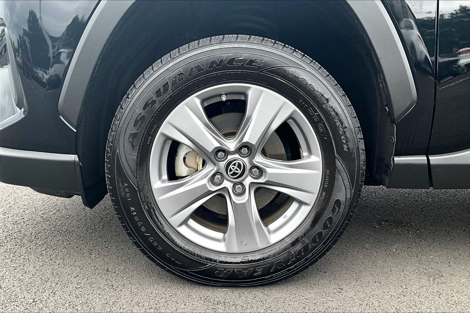 Used 2022 Toyota RAV4 LE AWD/4WD image 9
