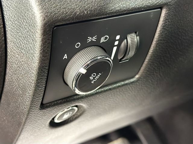 Used 2019 Jeep Grand Cherokee Altitude image 10