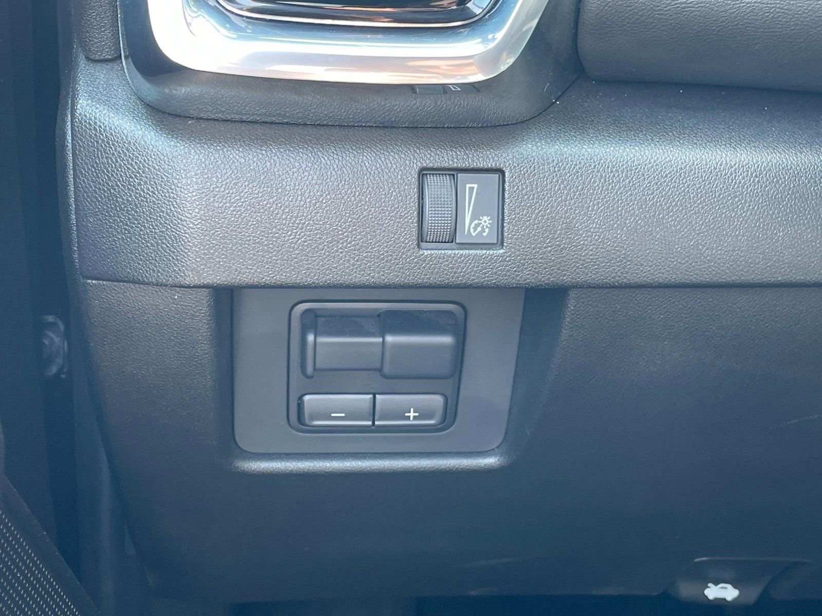 Used 2025 GMC Canyon Elevation image 30