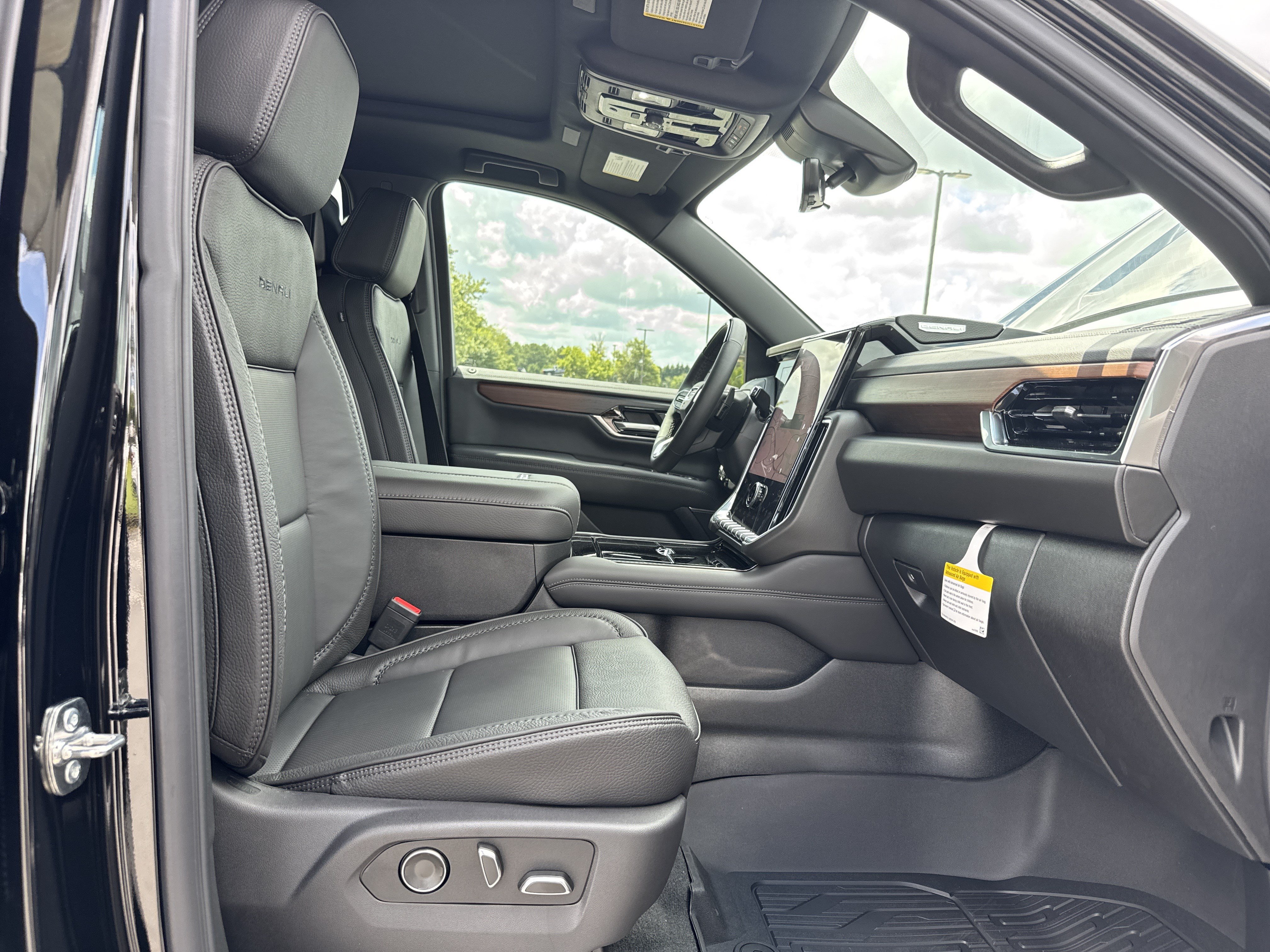New 2026 GMC Yukon XL Denali w/ Denali Reserve Package AWD/4WD image 35