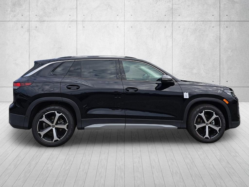 New 2026 Volkswagen Tiguan SE FWD image 3