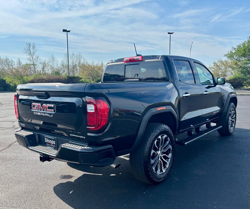 Used 2025 GMC Canyon Denali image 8