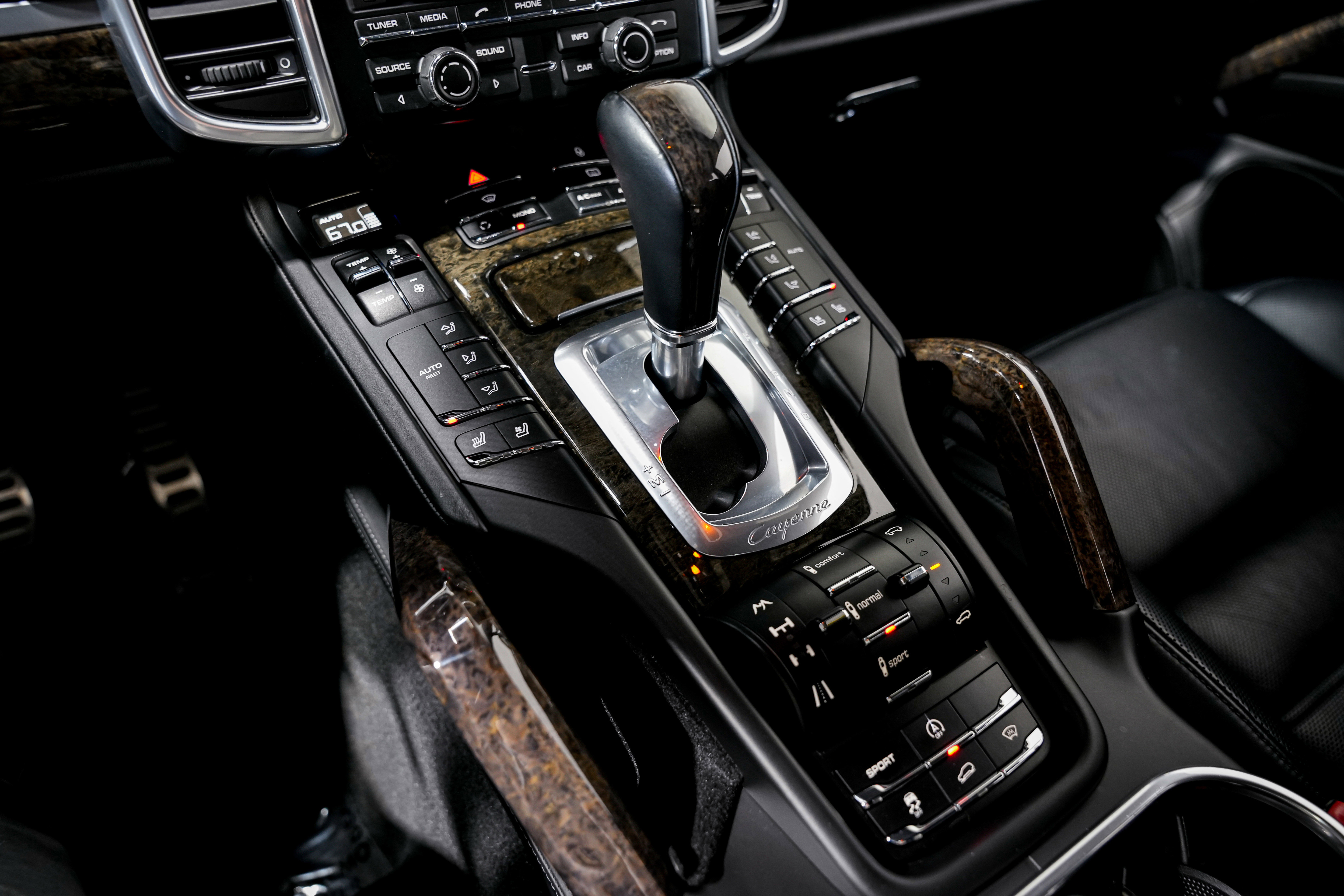 Used 2012 Porsche Cayenne Turbo image 14