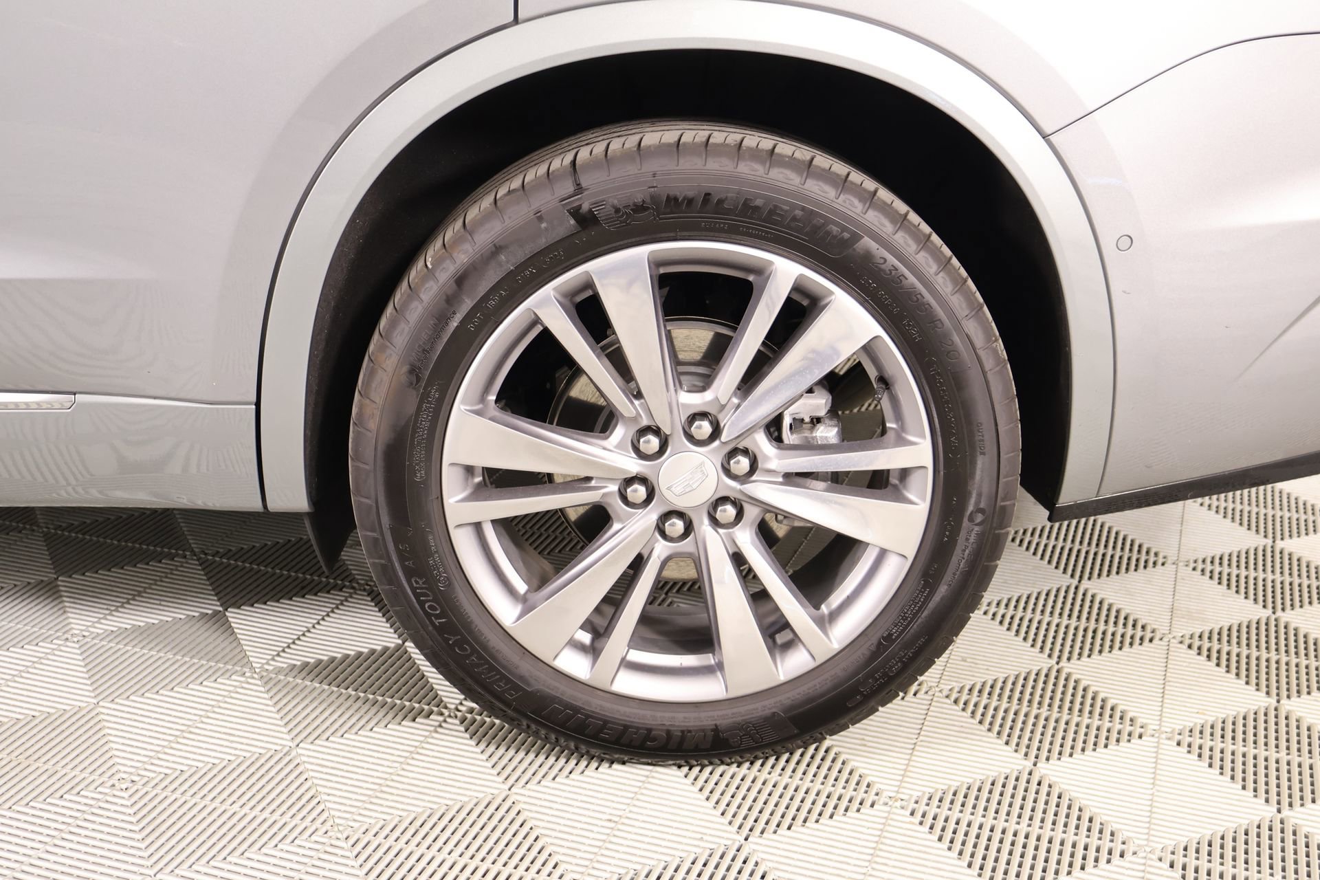 Used 2025 Cadillac XT6 Premium Luxury w/ Technology Package FWD image 20