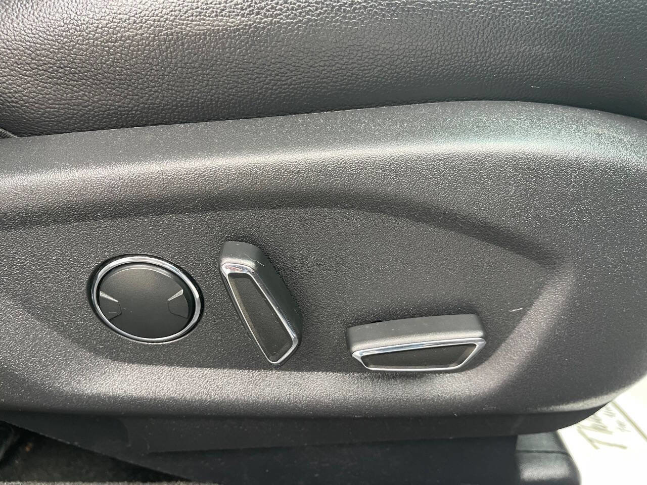 Used 2016 Ford Explorer XLT w/ Equipment Group 202A image 41