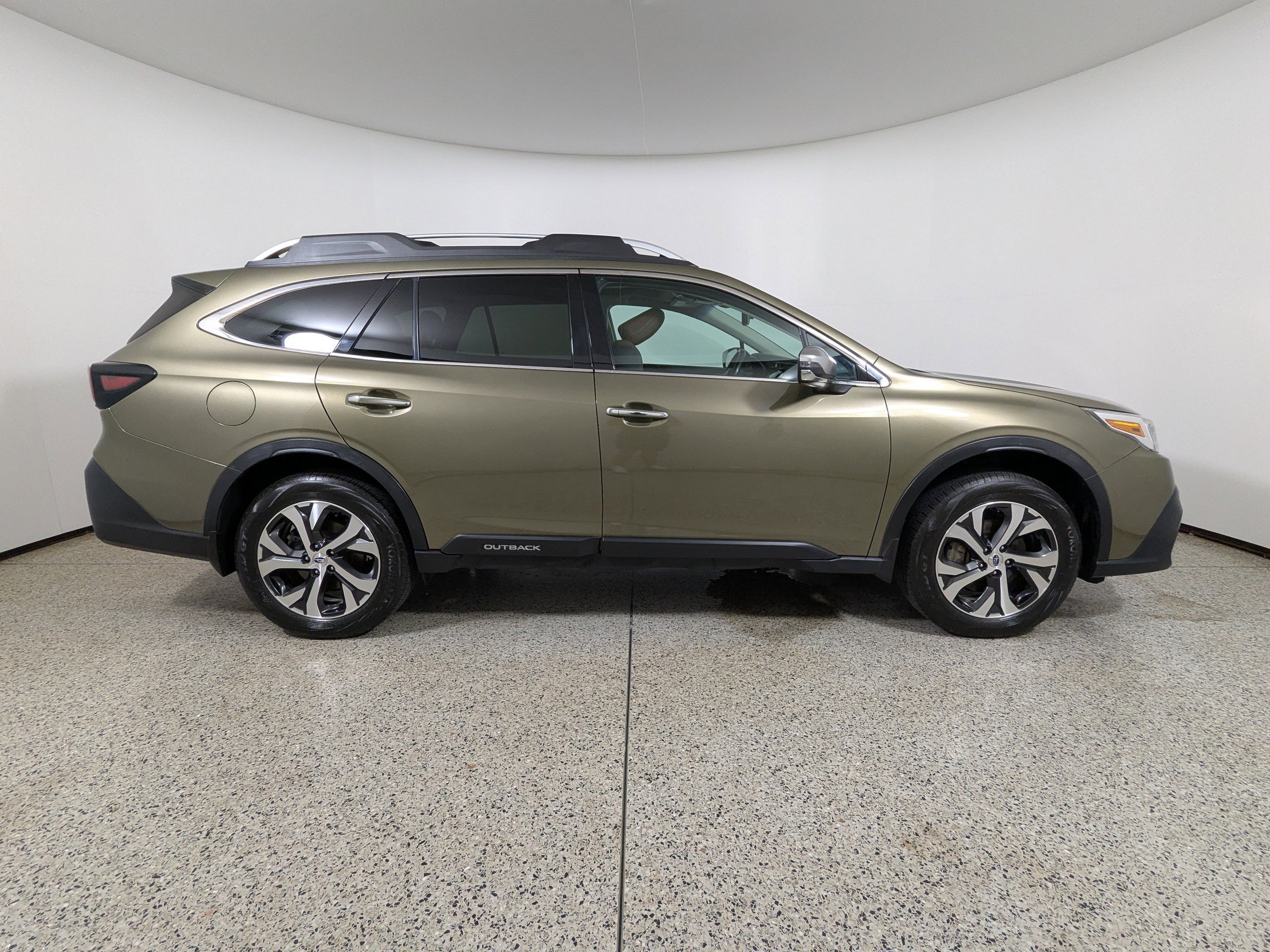 Used 2021 Subaru Outback Touring w/ Popular Package #2 image 8