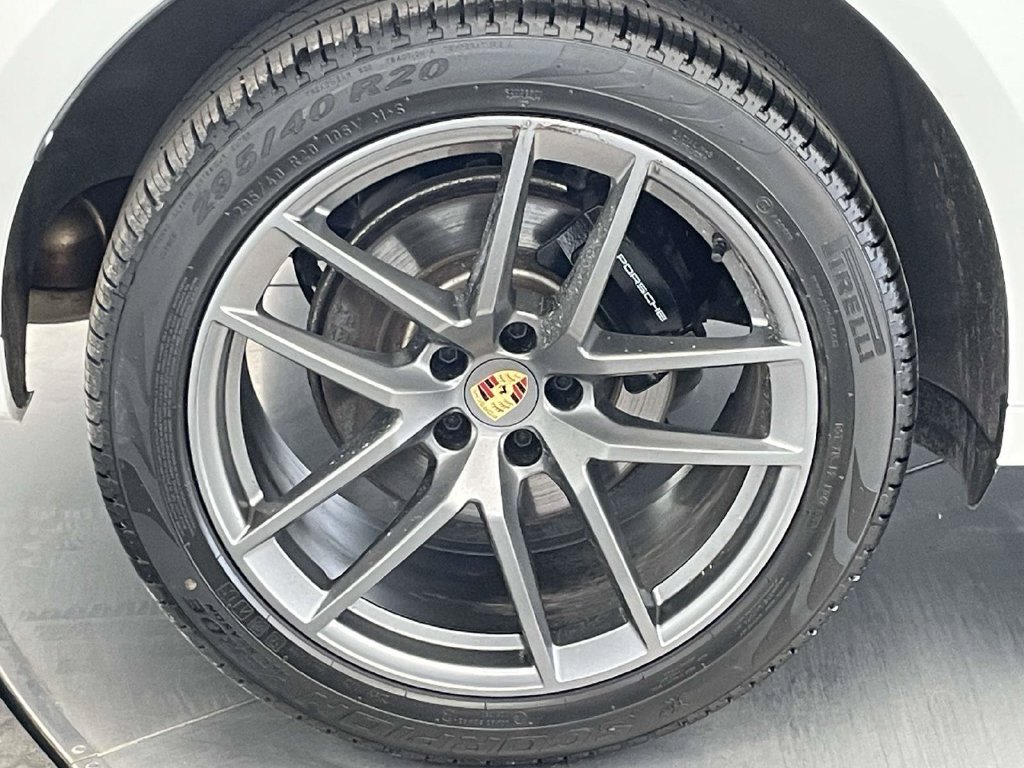 Certified 2025 Porsche Macan Turbo AWD/4WD image 13