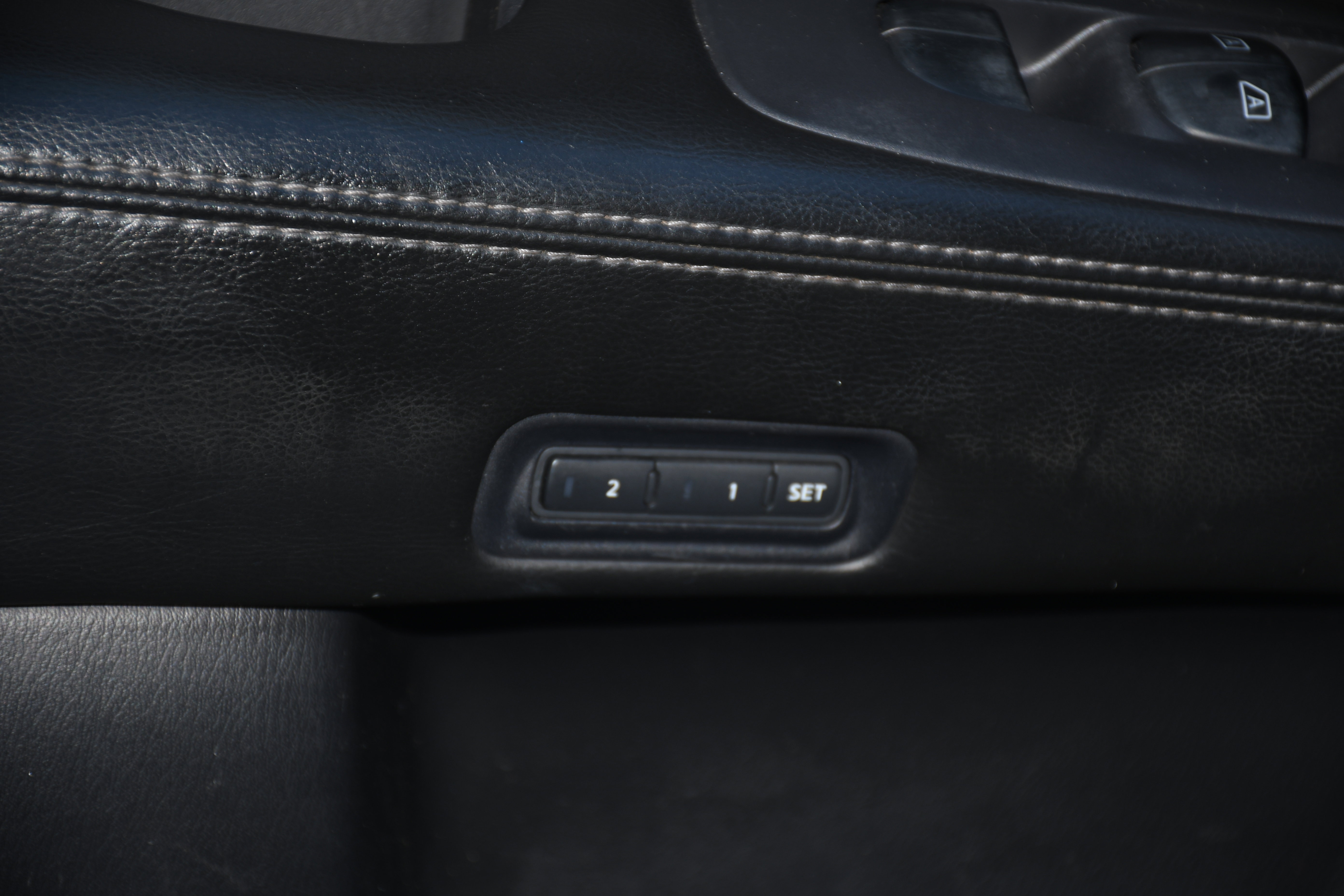 Used 2015 Nissan Pathfinder SL w/ SL Tech Package image 12