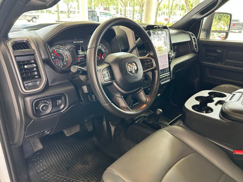 Used 2024 RAM 3500 Tradesman w/ Chrome Appearance Group AWD/4WD image 6