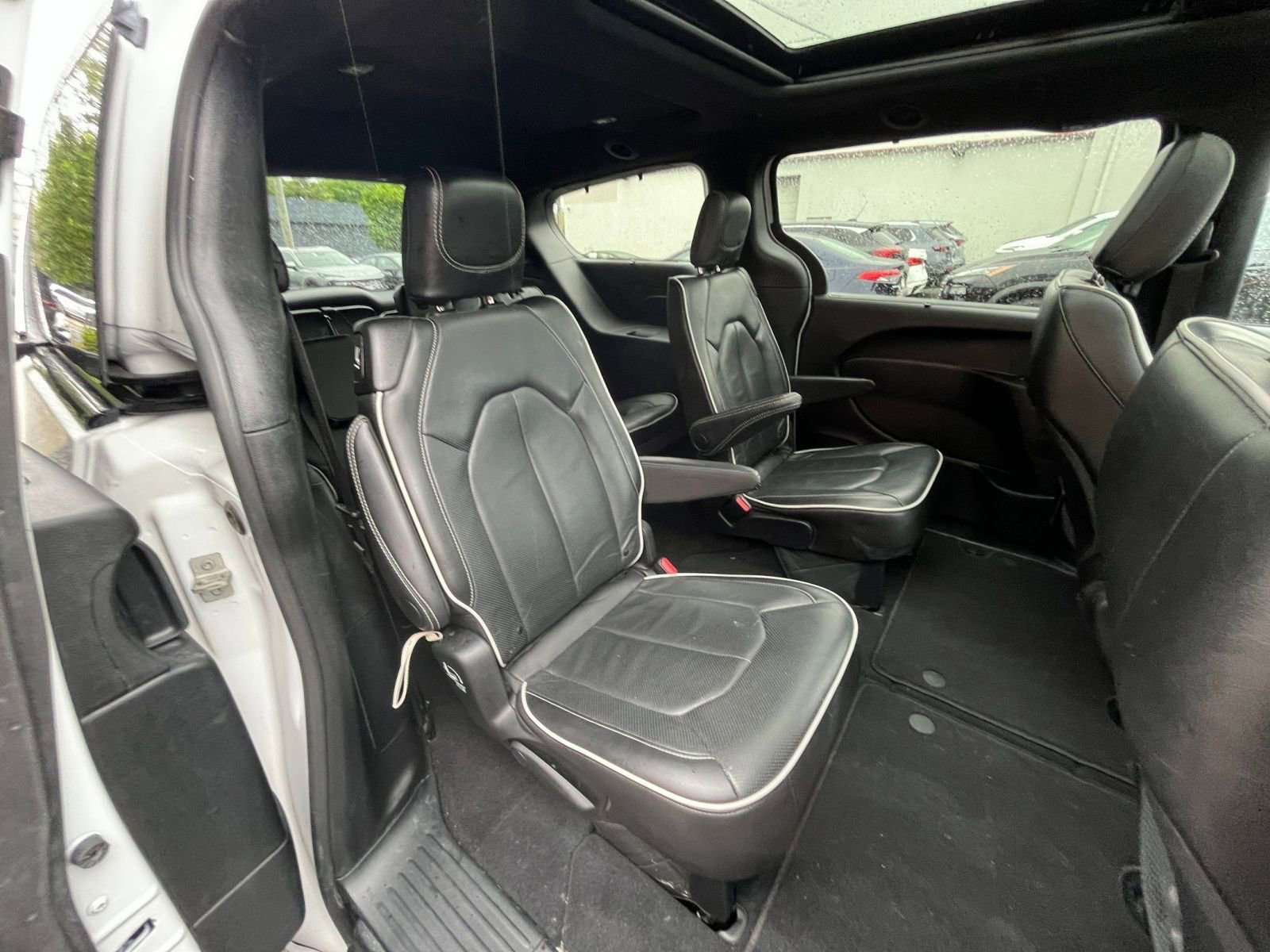 Used 2025 Chrysler Pacifica Limited FWD image 43