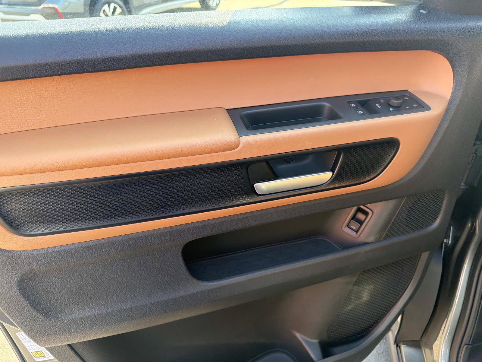Certified 2025 Volkswagen ID. Buzz Pro S w/ Cupholders Package RWD image 12