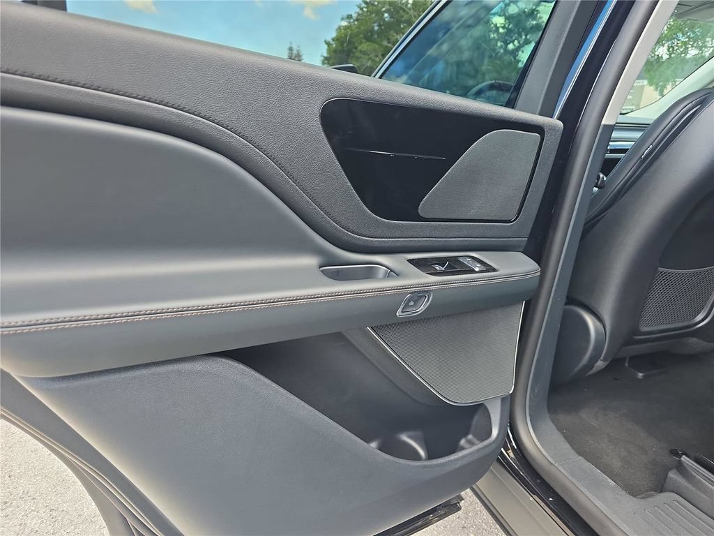 New 2026 Lincoln Aviator 2WD image 24