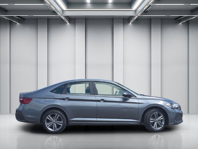 Used 2024 Volkswagen Jetta SE FWD image 3
