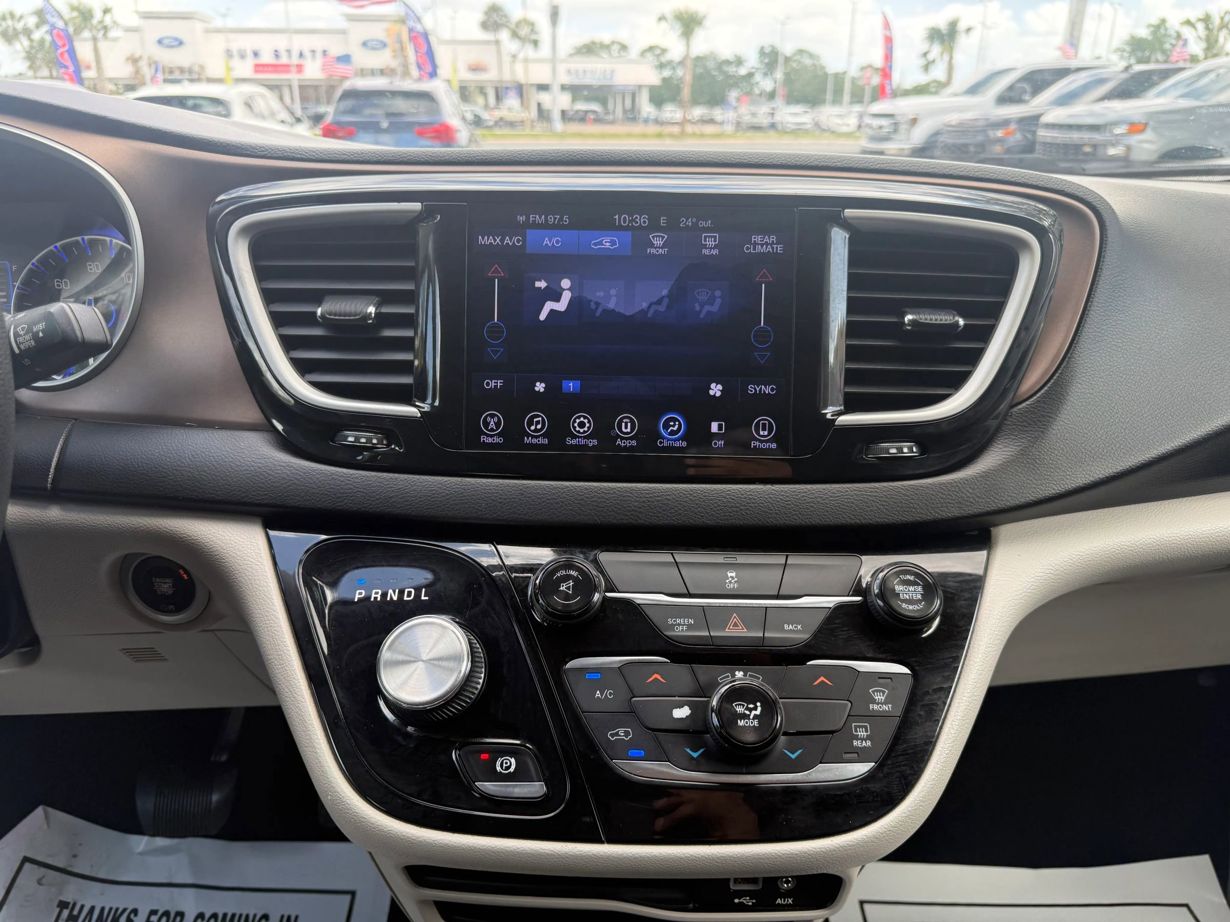 Used 2017 Chrysler Pacifica Touring FWD image 11