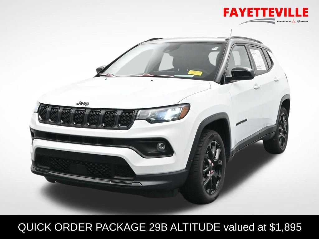 Used 2023 Jeep Compass Latitude AWD/4WD image 1