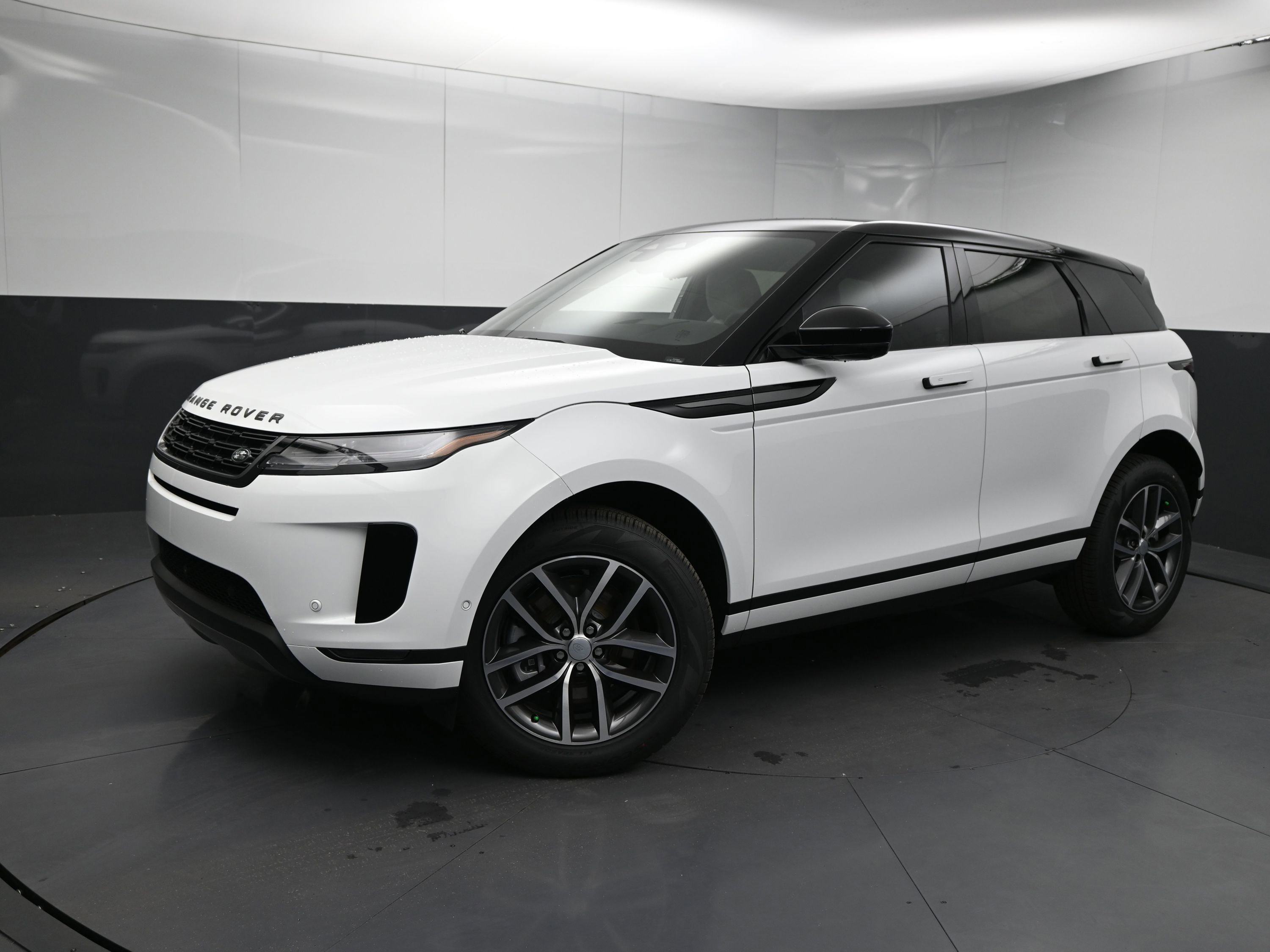 New 2026 Land Rover Range Rover Evoque S image 4
