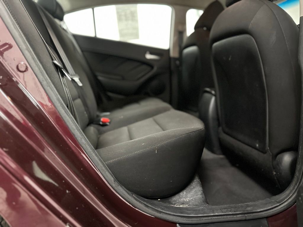 Used 2017 Kia Forte LX image 19