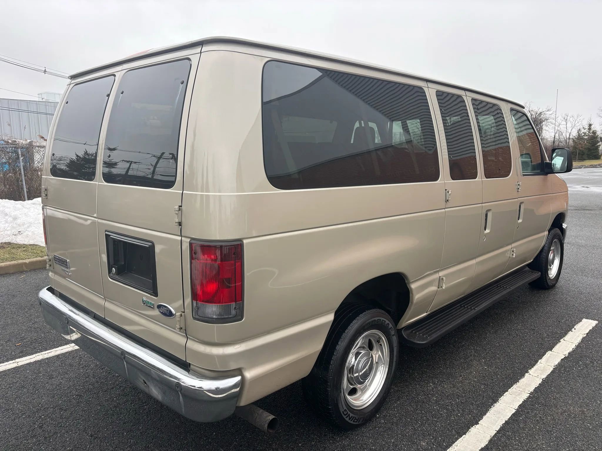 Used 2013 Ford E-350 and Econoline 350 XLT image 7