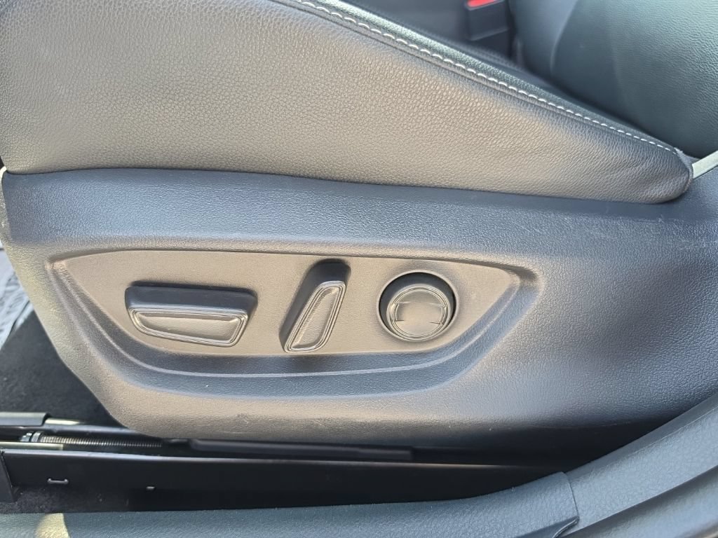 Used 2025 Toyota Camry SE FWD image 11