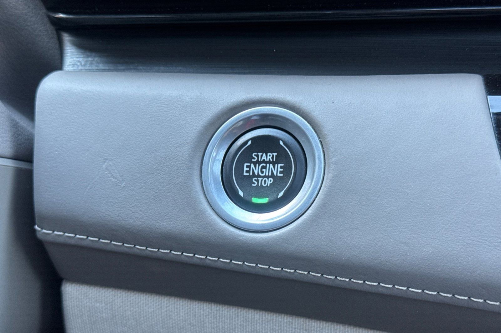 Used 2022 Cadillac Escalade ESV Sport Platinum w/ Heavy-Duty Trailer Package image 25