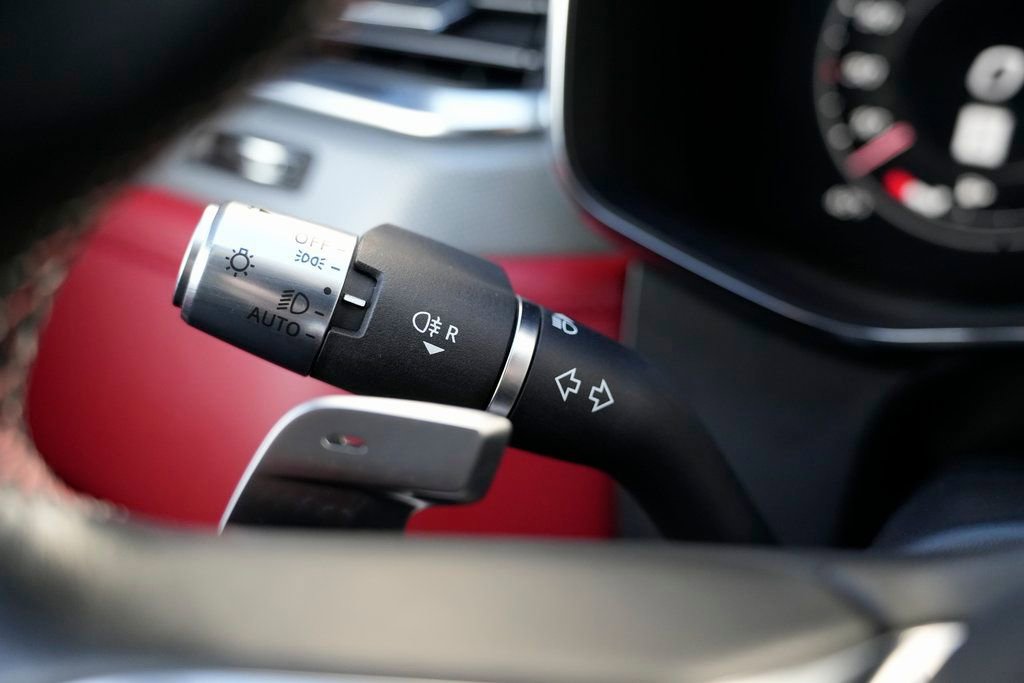 Used 2022 Jaguar F-PACE SVR image 53