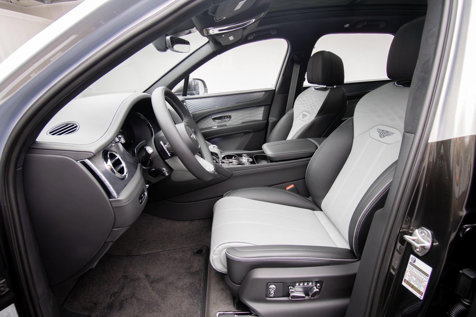 New 2026 Bentley Bentayga AWD/4WD image 10