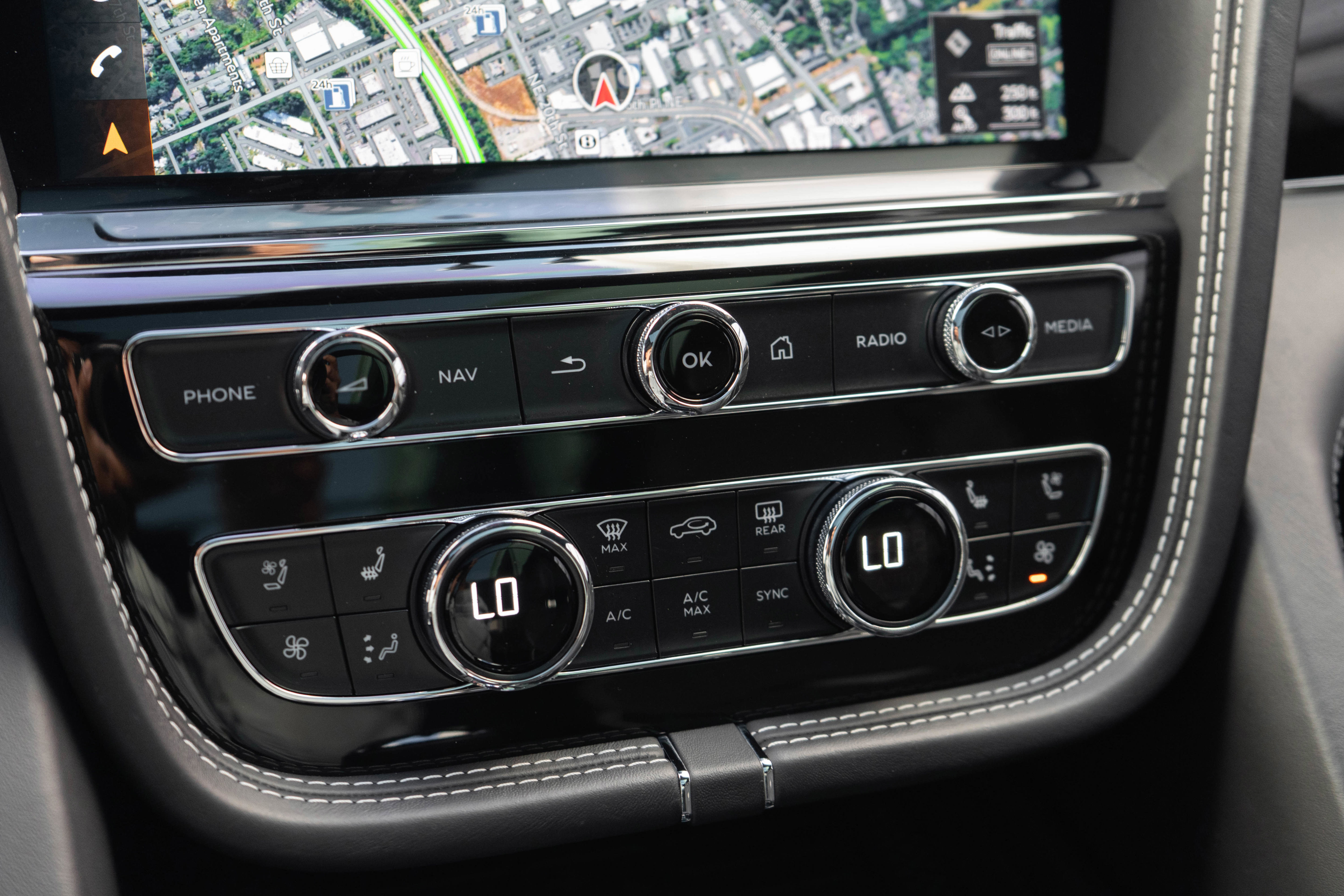 Used 2022 Bentley Bentayga image 27