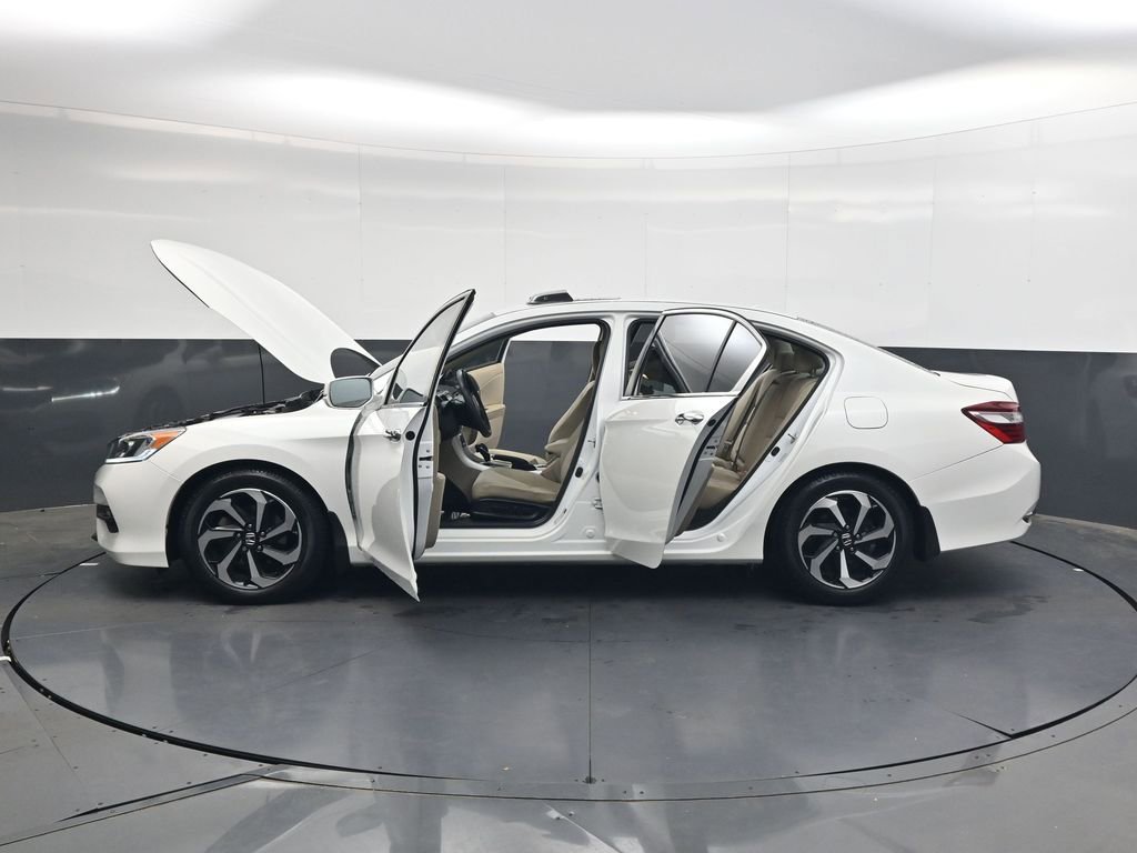 Used 2017 Honda Accord EX image 32