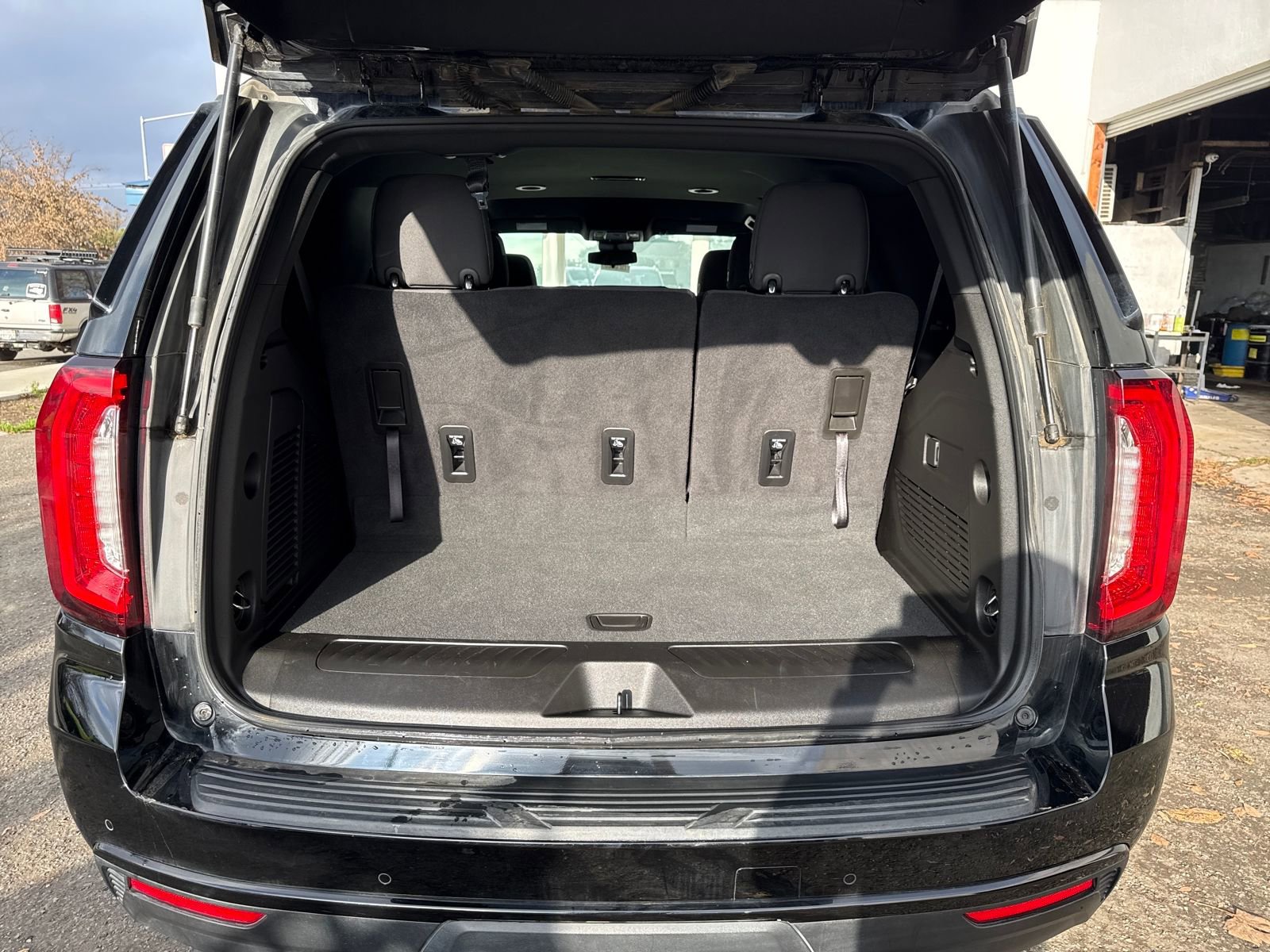 Used 2024 GMC Yukon SLE w/ Gmc Pro Safety Plus Package image 23