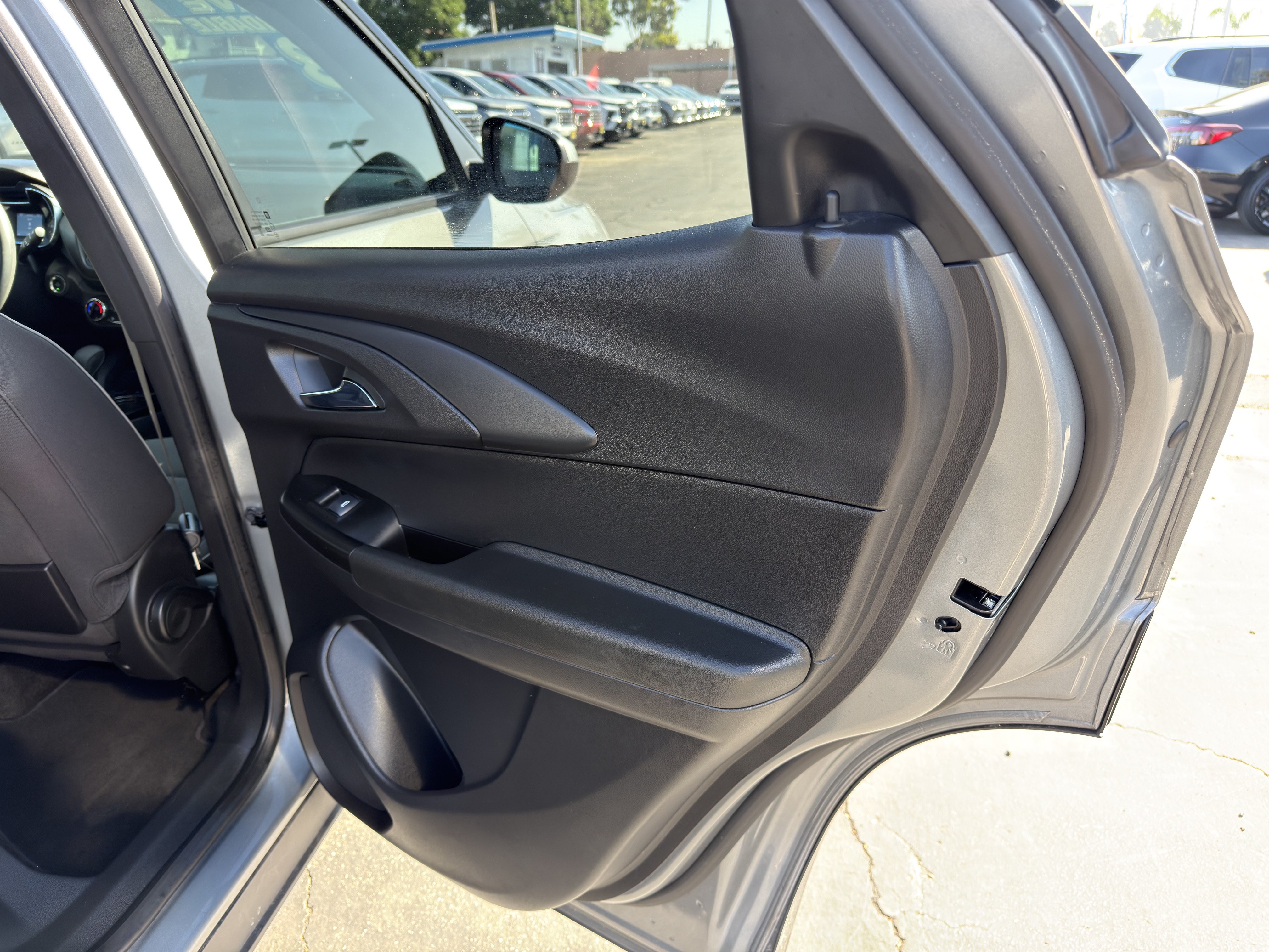 Used 2023 Chevrolet TrailBlazer LT FWD image 13