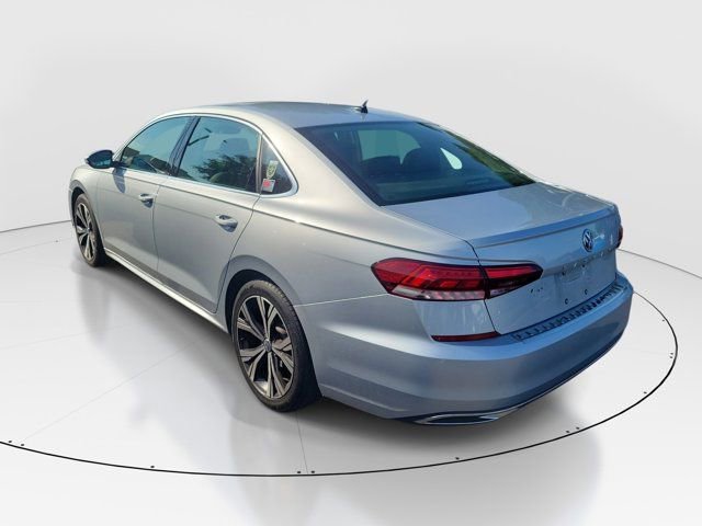 Used 2021 Volkswagen Passat 2.0T SE FWD image 4