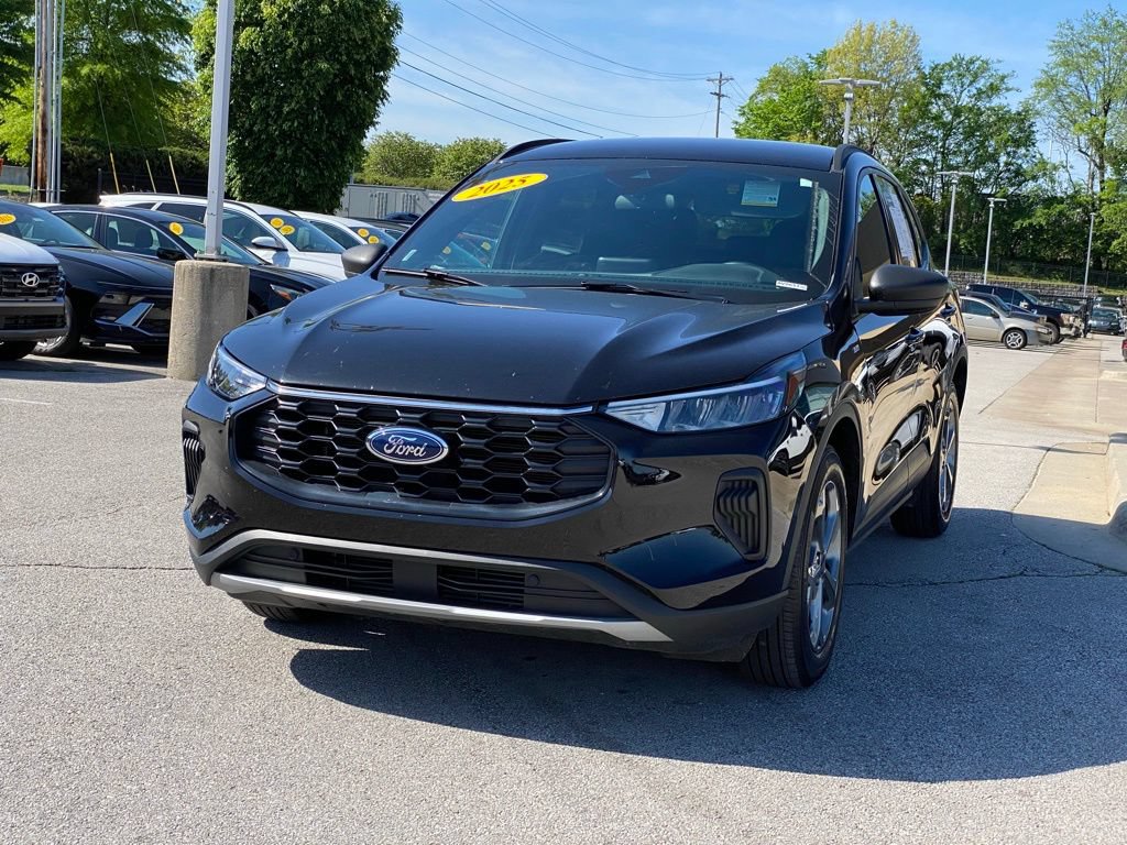 Used 2025 Ford Escape ST-Line FWD image 3