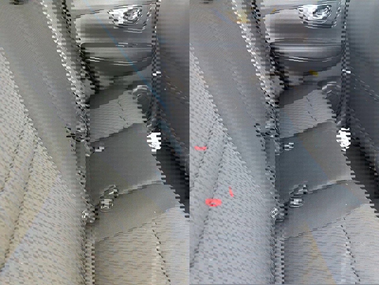 Used 2018 Nissan Rogue SV image 15