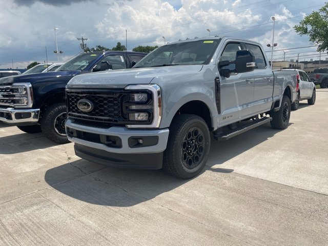 New 2025 Ford F250 Lariat w/ Black Appearance Package image 7