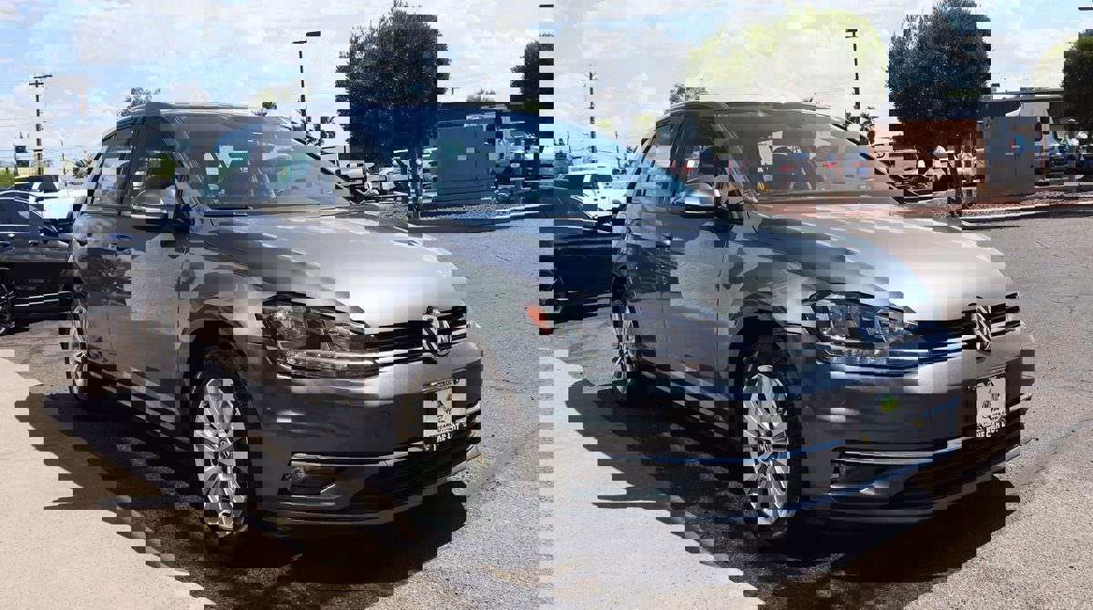 Used 2018 Volkswagen Golf SE image 18