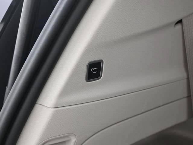 Used 2023 Chrysler Pacifica Touring-L image 28