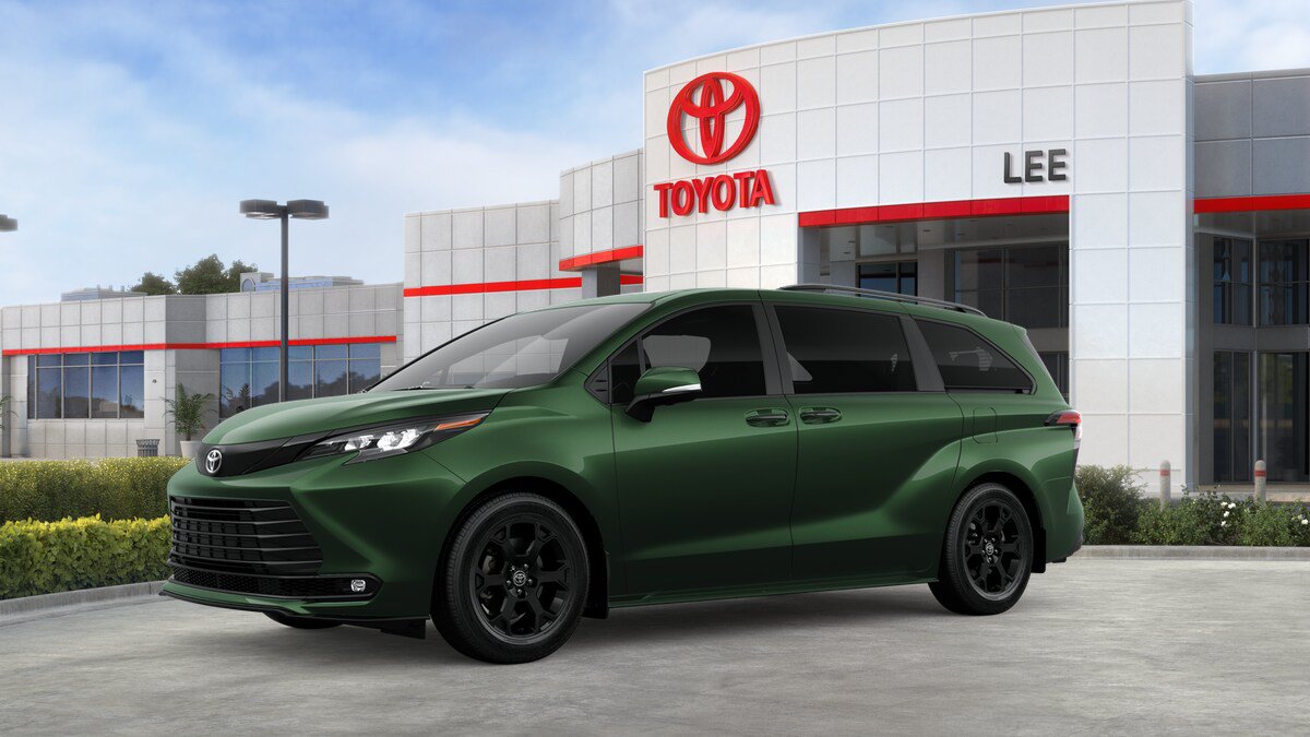 New 2026 Toyota Sienna XLE Woodland Edition AWD/4WD image 2