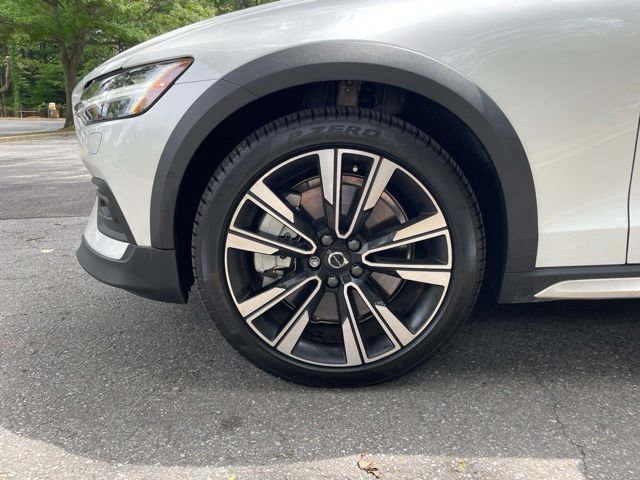 Certified 2025 Volvo V60 B5 Cross Country Ultra AWD/4WD image 25