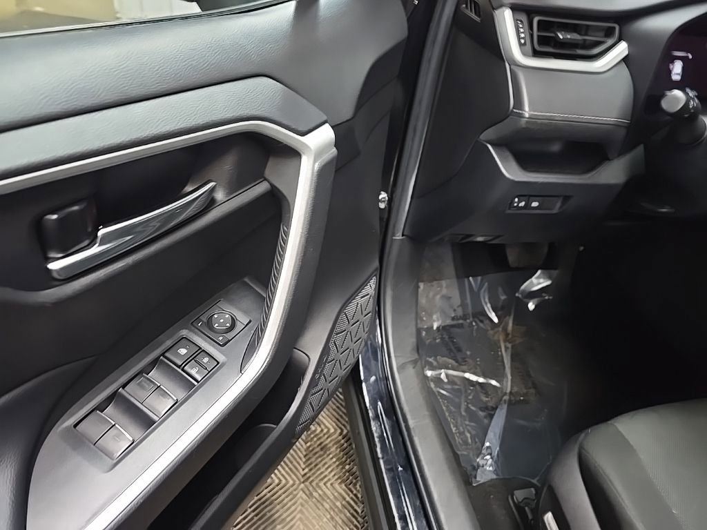 Used 2023 Toyota RAV4 XLE image 27