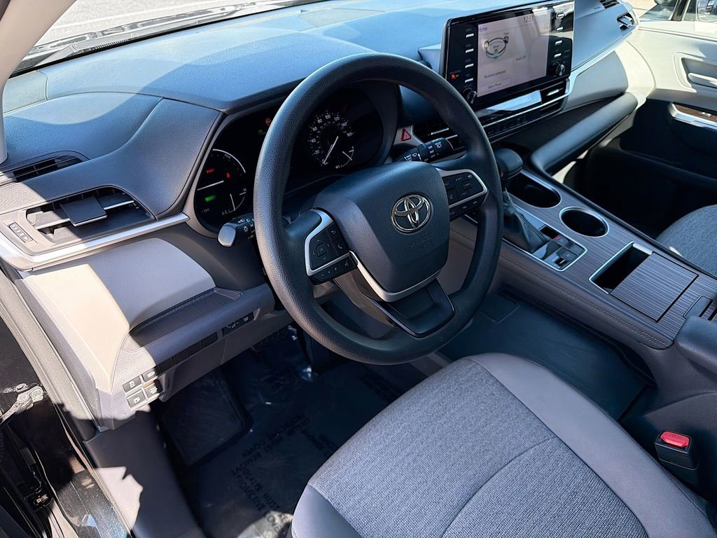 Used 2021 Toyota Sienna LE image 25