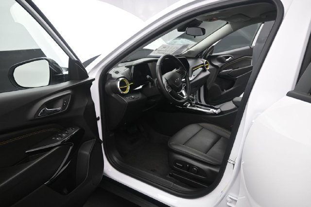 Used 2025 Chevrolet Trax ACTIV FWD image 9