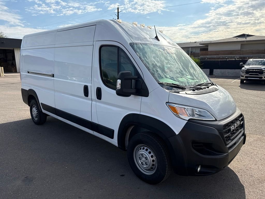 Used 2024 RAM ProMaster 2500 w/ Convenience Group FWD image 2