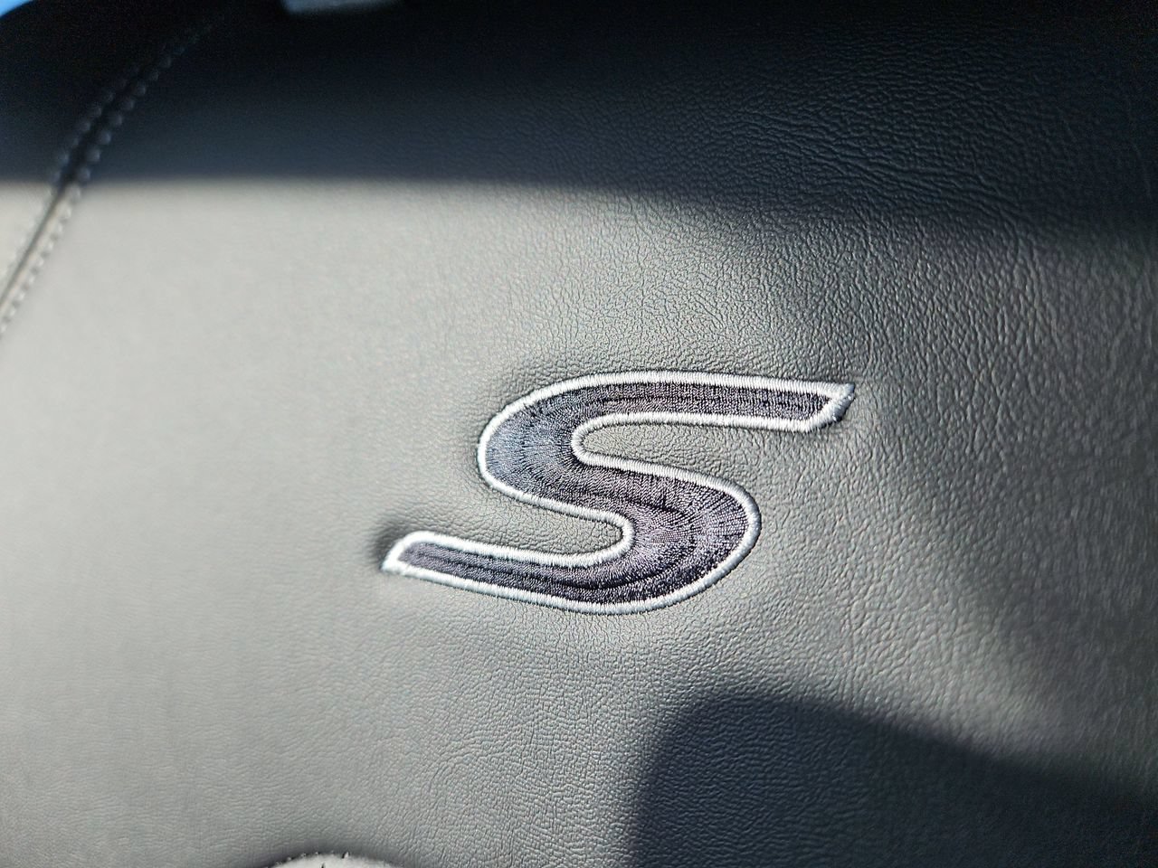 New 2026 Chrysler Pacifica Select AWD/4WD image 36
