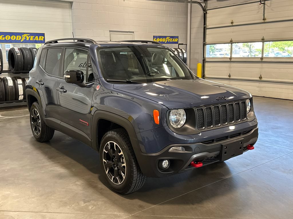 Used 2023 Jeep Renegade Trailhawk w/ Trailhawk Elite Group AWD/4WD image 3