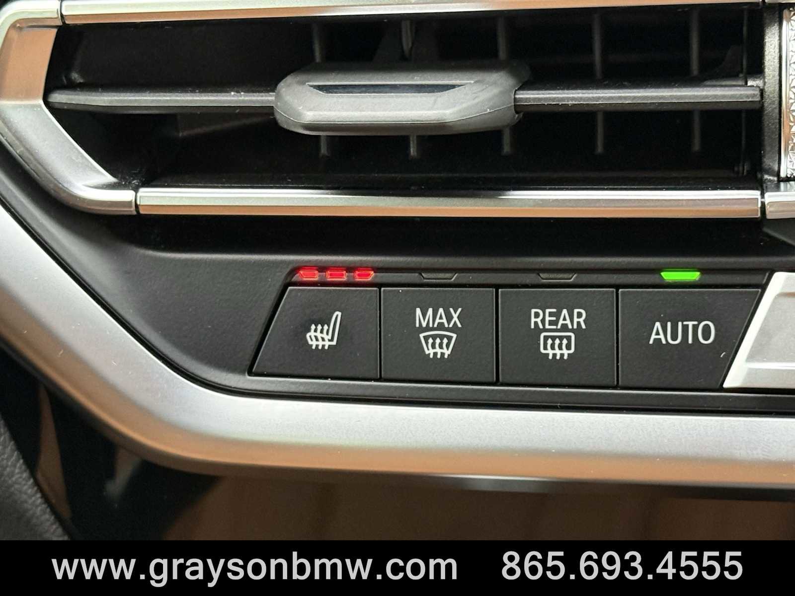 Used 2025 BMW X4 M40i w/ Premium Package image 24