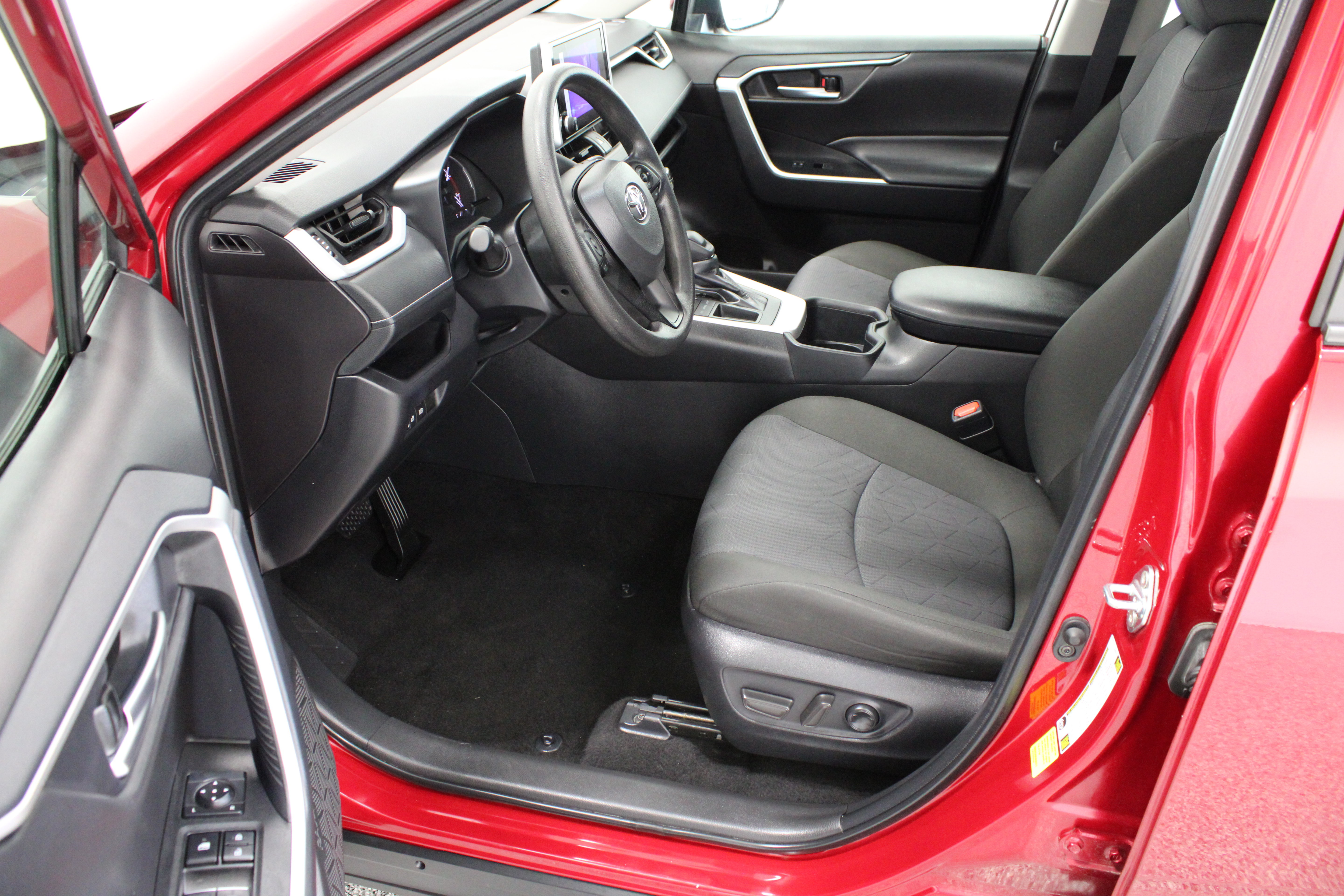 Used 2025 Toyota RAV4 XLE FWD image 14