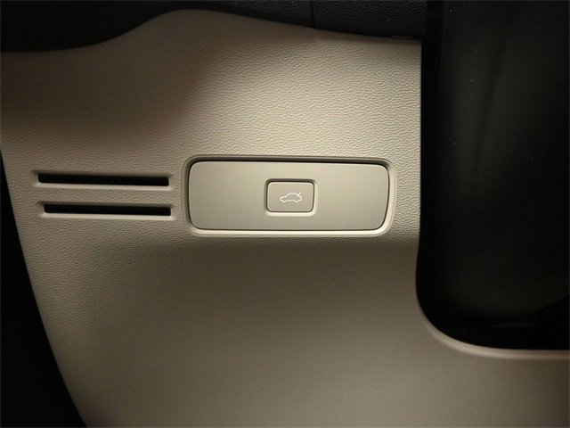 Used 2024 Volvo XC40 B5 Plus w/ Protection Package Premier image 28