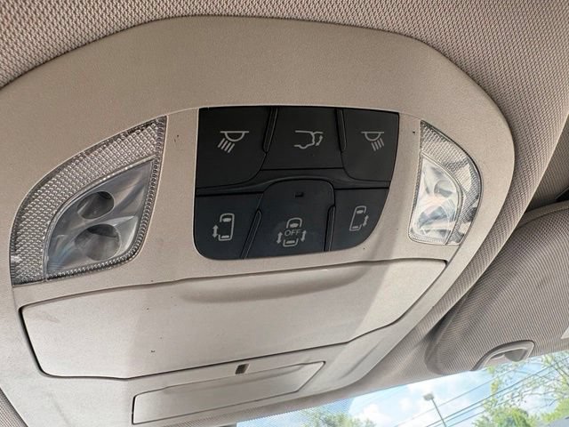 Used 2024 Chrysler Pacifica Touring-L FWD image 37